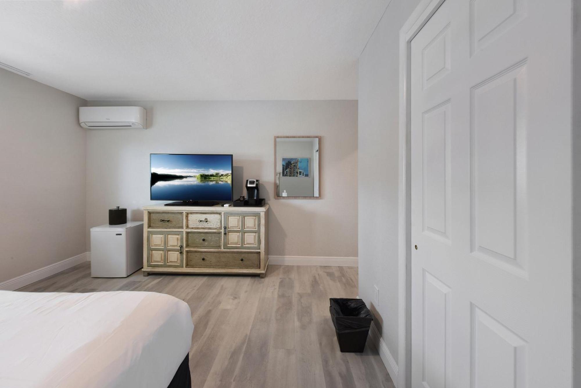 Palm Cove Motel Clearwater Bagian luar foto